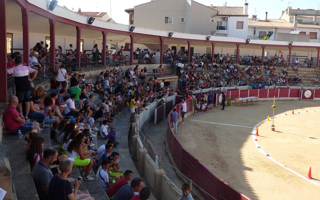 Mucho ambiente en la tarde del día de San Roque en la plaza calandina./ A.M.