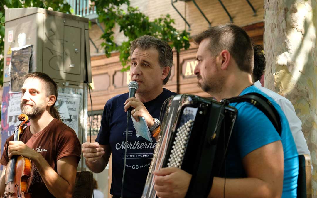 El alcalde de Utrillas, Joaquín Moreno, durante la presentación del festival 'Folclore Vivo' este viernes en Zaragoza. / Festival Folclore Vivo