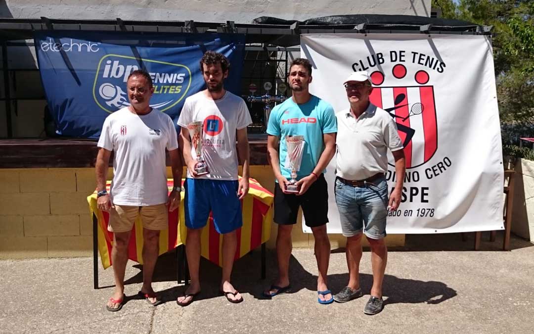 El Club de Tenis Meridiano Cero de Caspe organiza durante la feria ExpoCaspe un torneo anual.