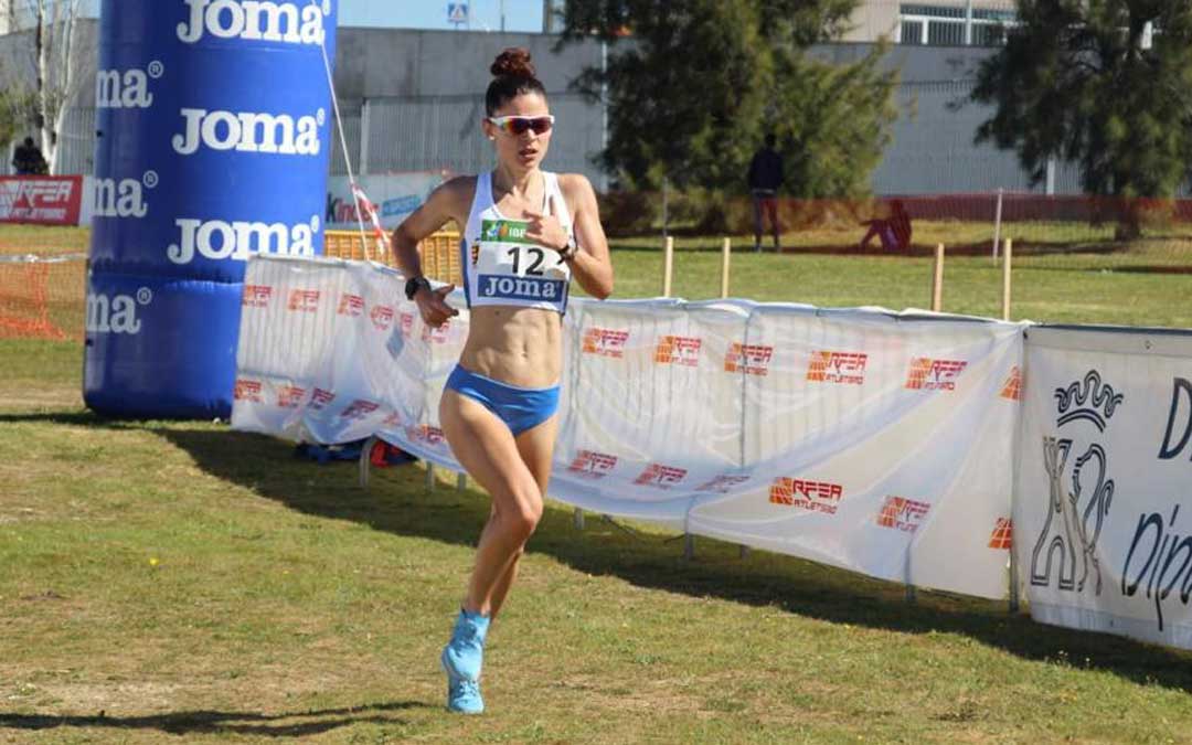 Alicia Pérez compitiendo en el Campeonato de España de Campo A Través representando a Aragón