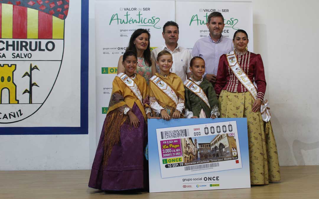 Presentación del cupón de la ONCE con las Reales Mozas del Cachirulo. / B. Severino