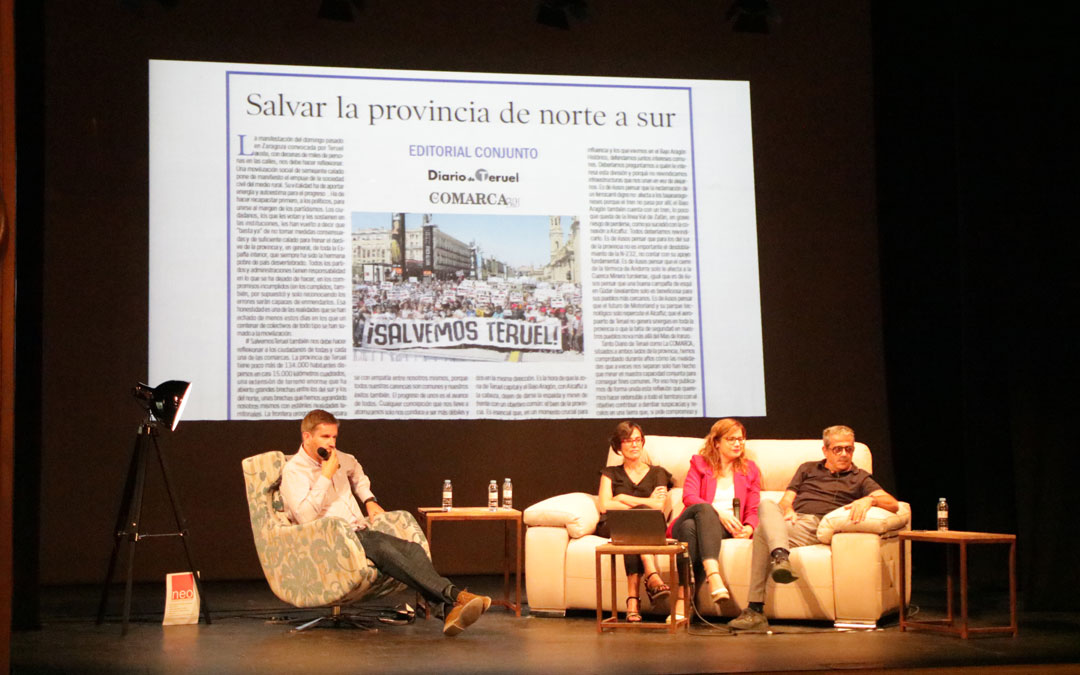 Foto de archivo del Congreso de Periodismo de Alcañiz en septiembre. 'Los medios de comunicación en el ámbito local' con Silvia Lacárcel (Cadena SER Teruel), Eva Defior (La COMARCA) y Chema López (Diario de Teruel) moderados por Ignacio Urquizu. / B. Severino