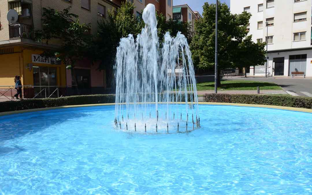 La fuente de colores vuelve a tener agua