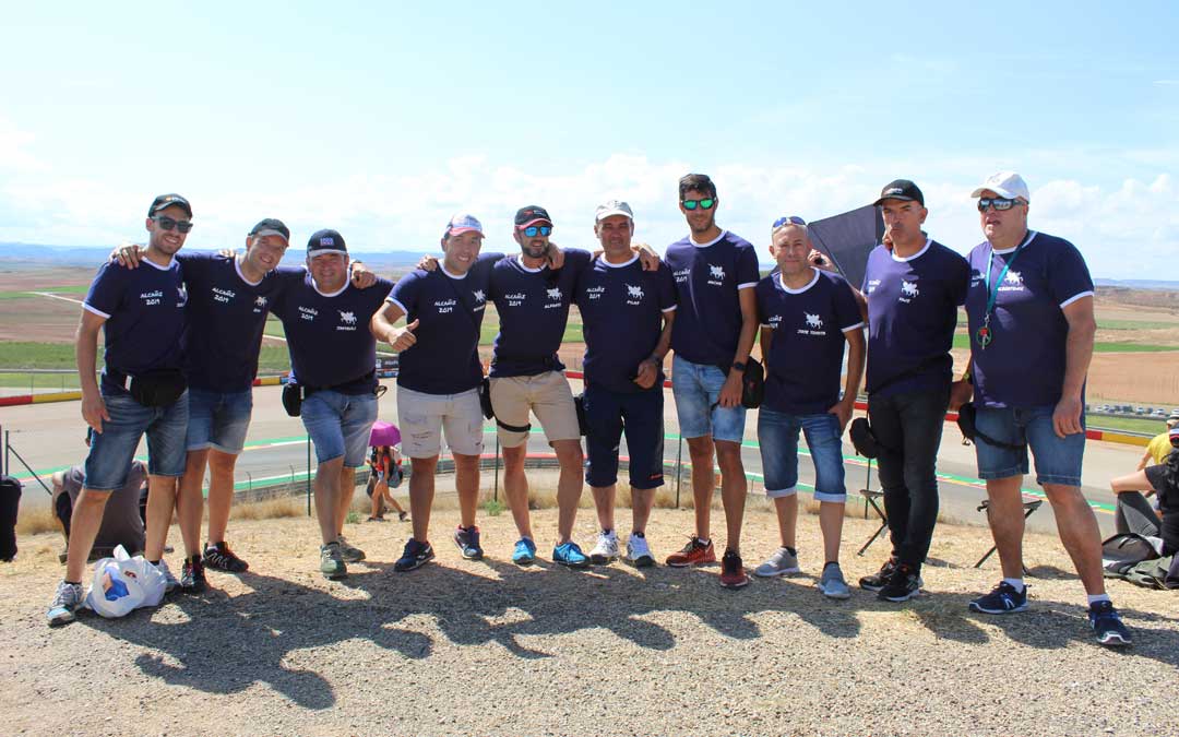 Los Destriparruedas, un grupo de amigos llegado desde Burgos a la pelouse 4. / B. Severino