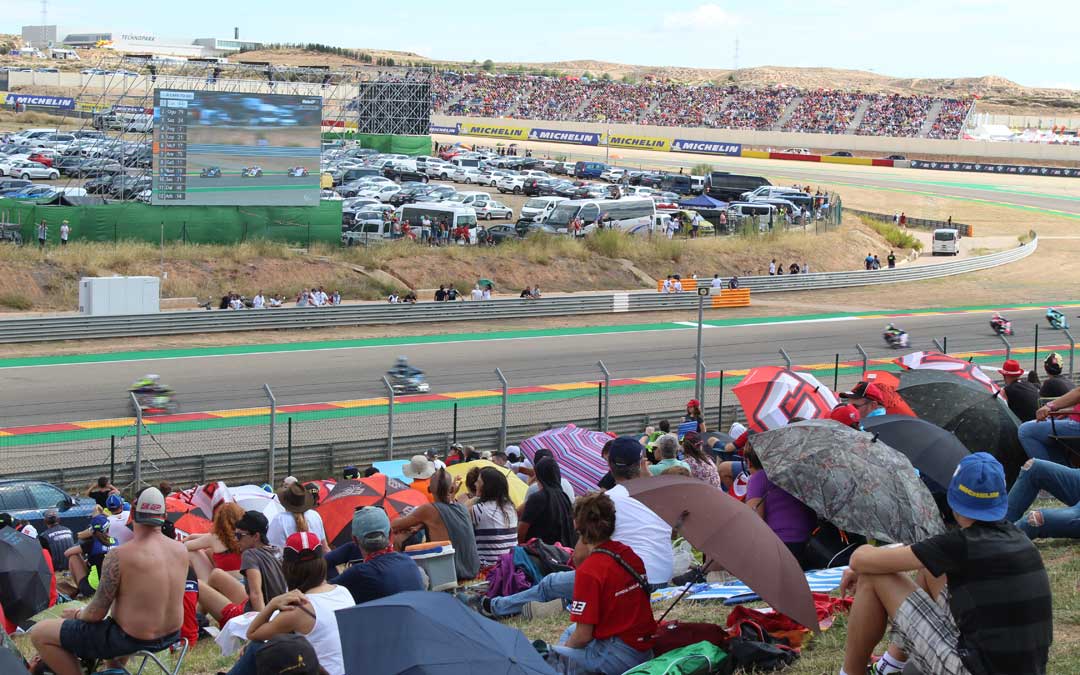 Vista de la curva desde la 6 con la grada 7 de fondo. / B. Severino