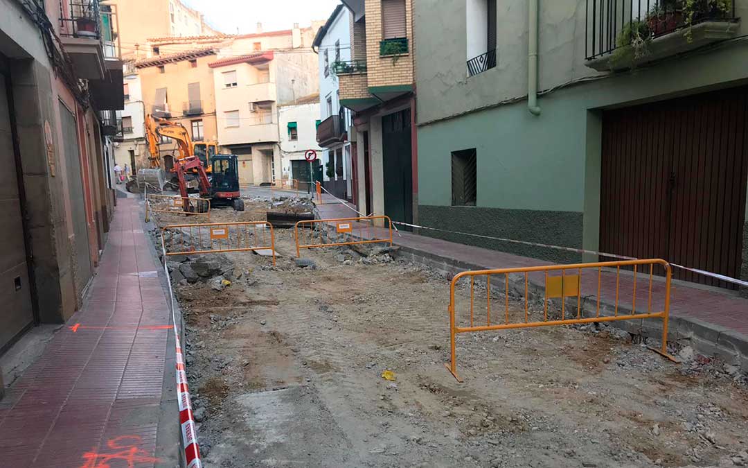 Imagen de las obras en la céntrica calle caspolina.