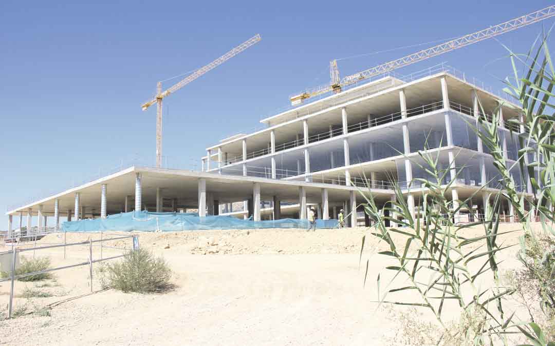 Estado de las obras del nuevo Hospital de Alcañiz en el mes de septiembre. / L. Castel
