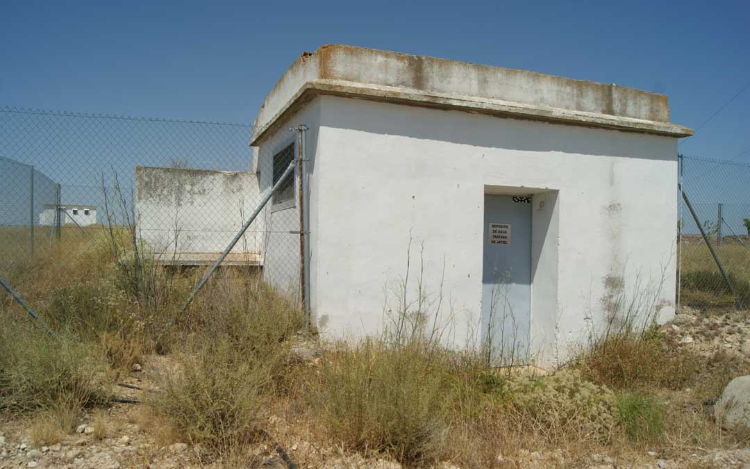 Los viejos depósitos de Jatiel se reformarán para que puedan funcionar al mismo tiempo que los nuevos. / La Comarca