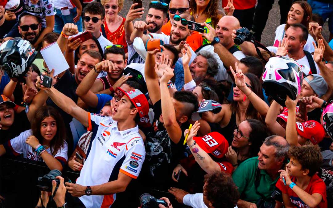 Marc Márquez en el pit lane walk celebrado el jueves./ Agency Sport Media