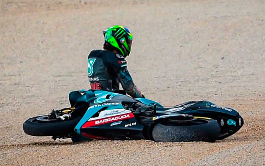 Rins arremetió involuntariamente contra Franco Morbidelli en la curva 12, dejando al italiano fuera de juego sobre la grava./ MotoGP