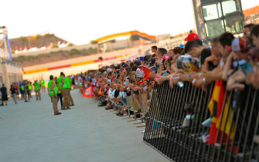 Los fans podrán disfrutar en Motorland de un pit lane walk abierto al público el jueves del Gran Premio Michelin de Aragón de MotoGP./ Motorland Aragón.
