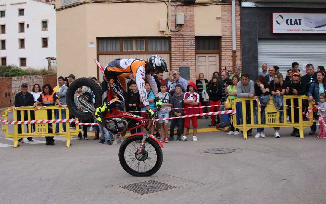 Jordi Pascuet realizando una pirueta de Trial. // Esther Icart