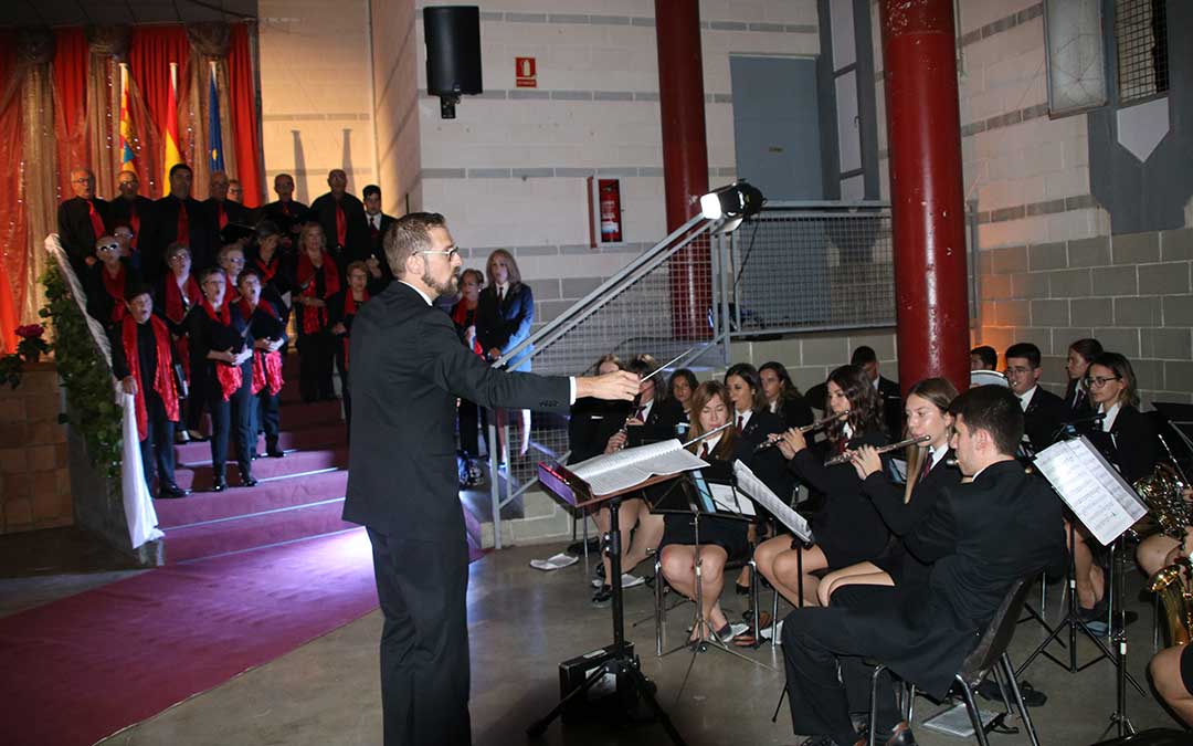 presentacion-reinas-coral-y-banda