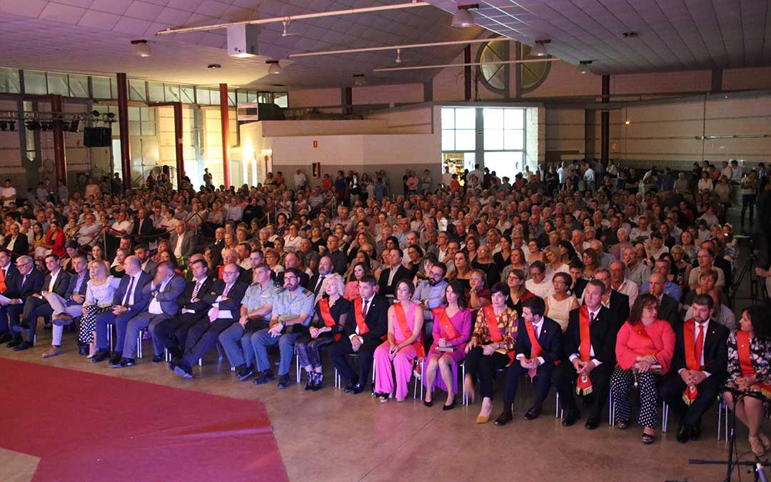 publico-presentacion-reinas-calanda