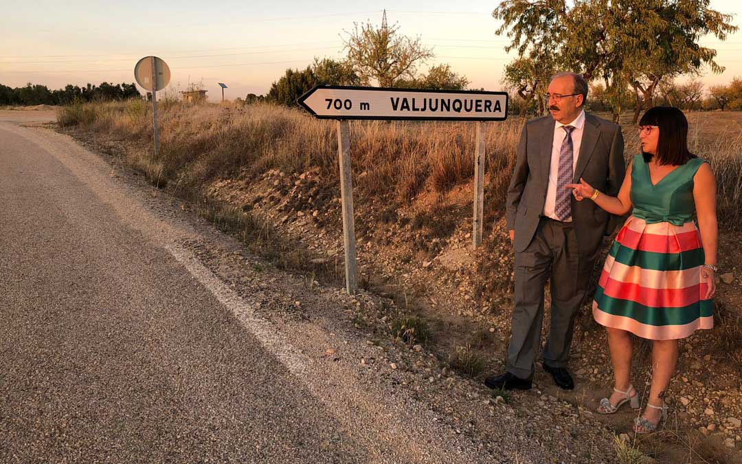 El presidente de la DPT Manuel Rando visitó ayer junto a la alcaldesa la carretera