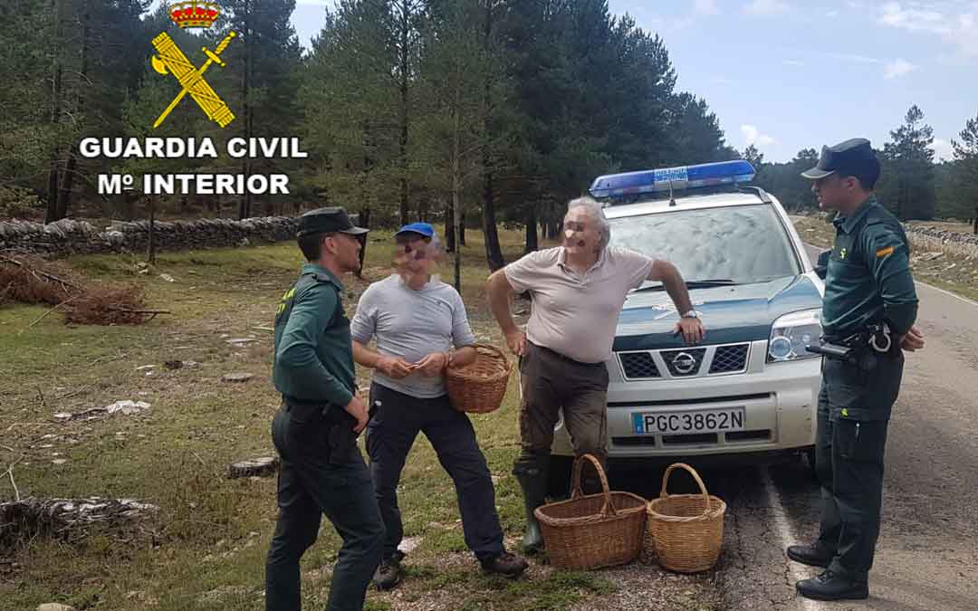 La Guardia Civil rescata a varias personas extraviadas durante la recolección de setas en el Maestrazgo y en Gúdar Javalambresetas