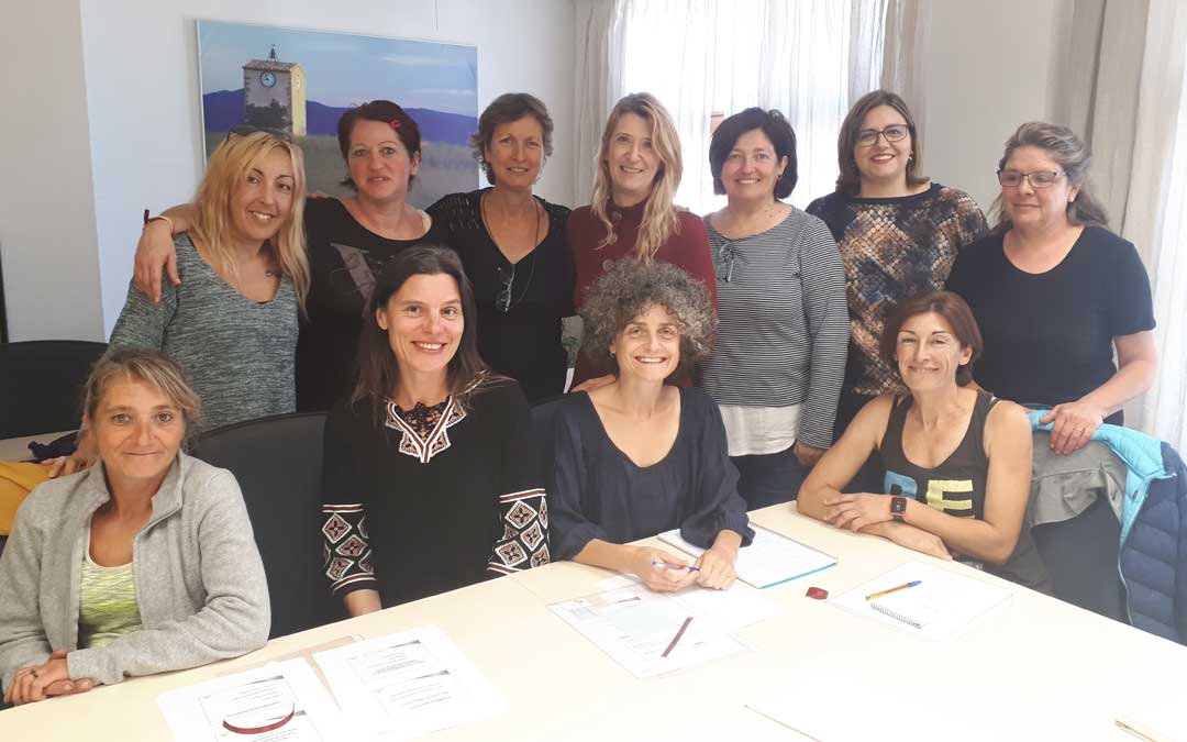 Las participantes y directora del taller que han formado parte de la iniciativa