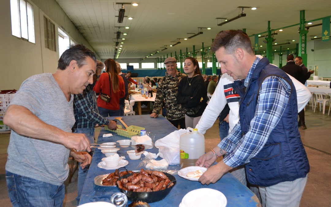 Huevos y longaniza fue el almuerzo que se realizó