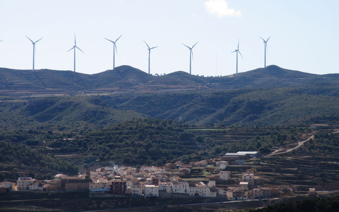 Bordón es una de las localidades que sufre la cercanía de los molinos en suelo castellonense sin percibir beneficio. / La COMARCA