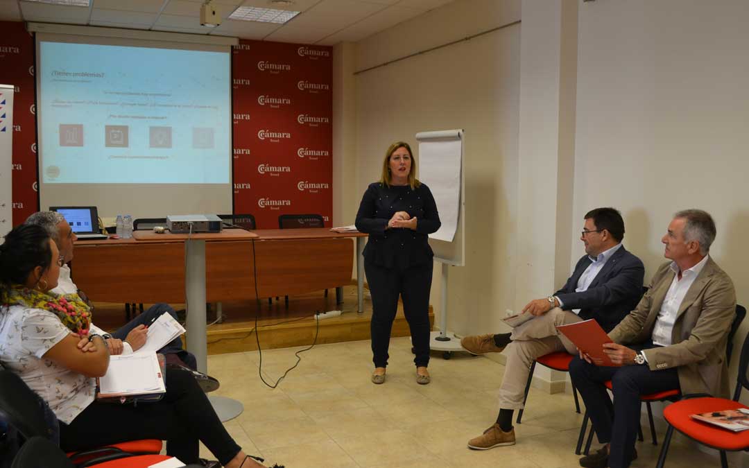La sede de la Cámara de Teruel en Alcañiz ha albergado esta mañana una nueva cita de 'Los Cafés del Club'.