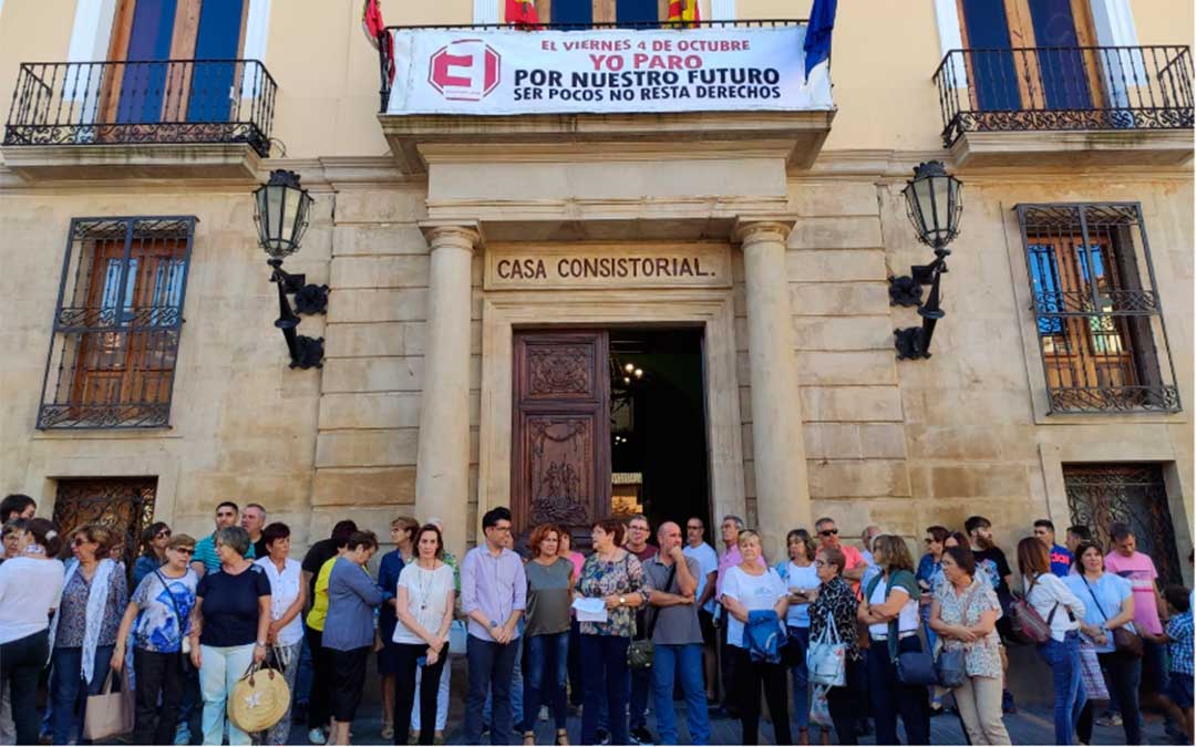 El Ayuntamiento de Caspe ha convocado el paro ciudadano.