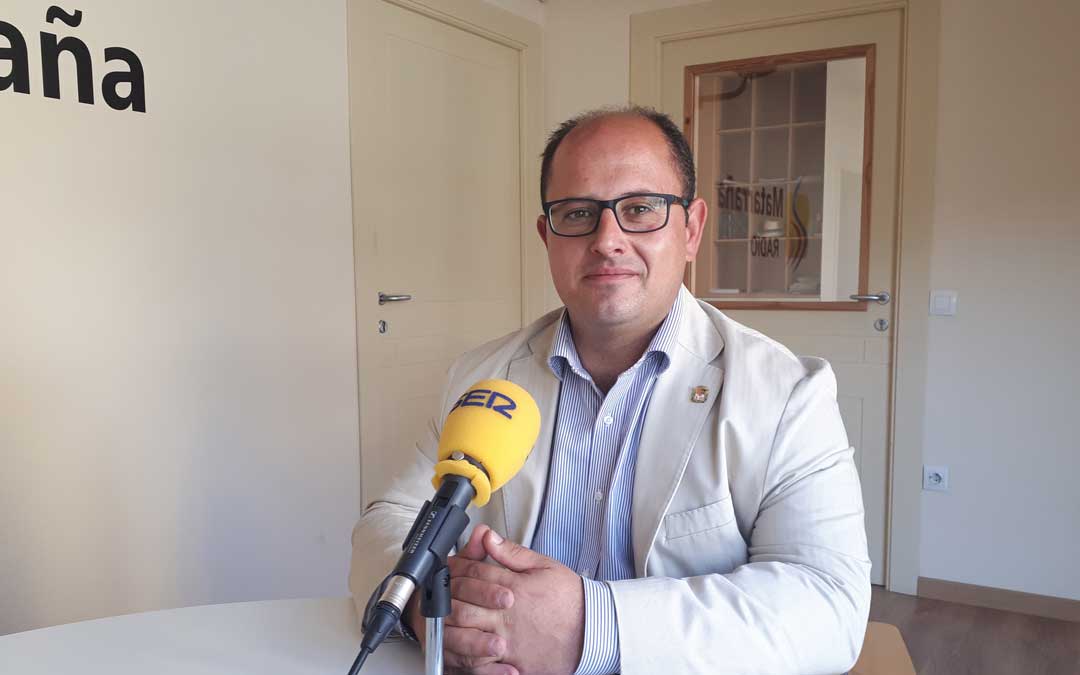 El vicepresidente de la DPT, Alberto Izquierdo en los estudios de Matarraña Radio