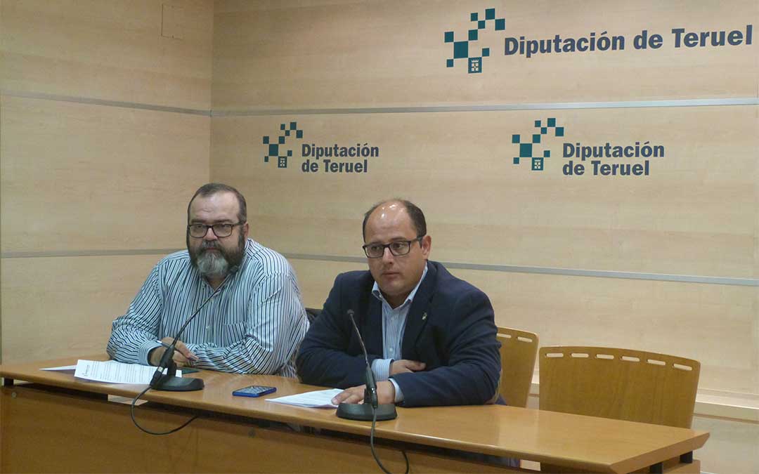 El gerente de Sastesa, Jesús Cachaza; y el vicepresidente de la Diputación de Teruel y diputado delegado de Sastesa, Alberto Izquierdo en la rueda de prensa celebrada este martes./ DPT