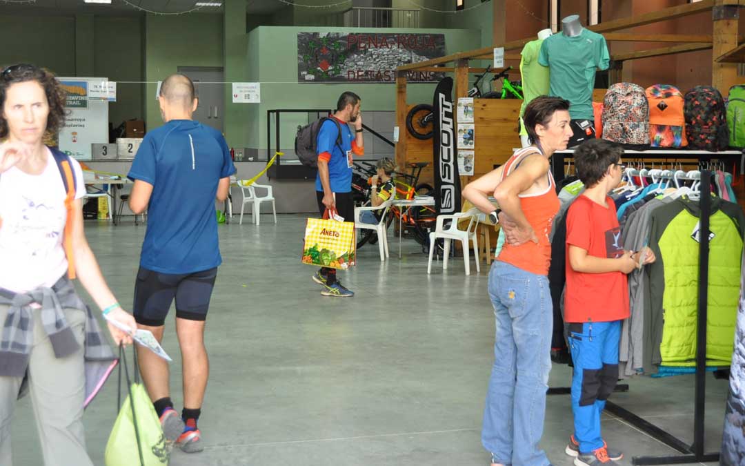 El pabellón acogerá distintos stands relacionados con la práctica de deportes de montaña.