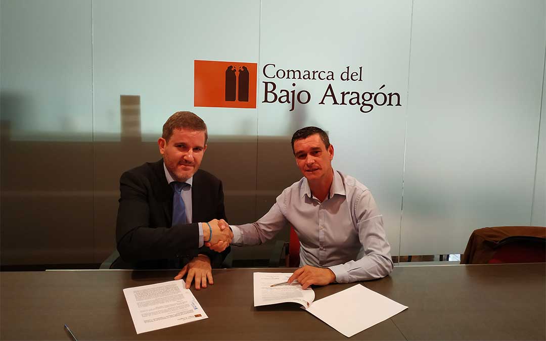 El alcalde de AIcañiz, Ignacio Urquizu, y el presidente Comarcal, Luis Peralta Guillen./ Comarca del Bajo Aragón