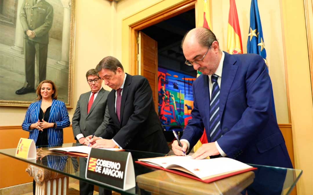 Lambán y Planas firman el Protocolo de Inversiones en Teruel en 2019./ DGA
