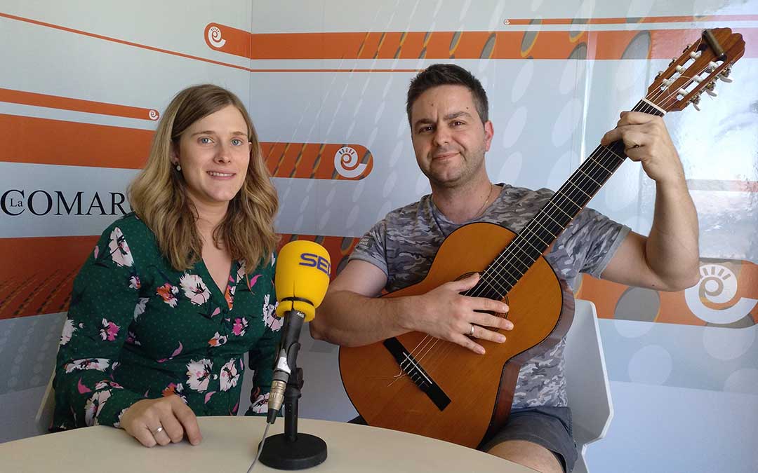 Isabel Rocatín y Jorge Sánchez en el estudio de Radio La Comarca.