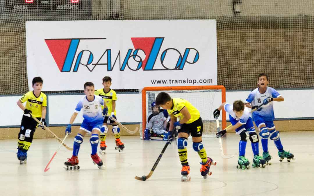 Uno de los partidos del TransLop Alcañiz C.P. que se jugó en la pista alcañizana
