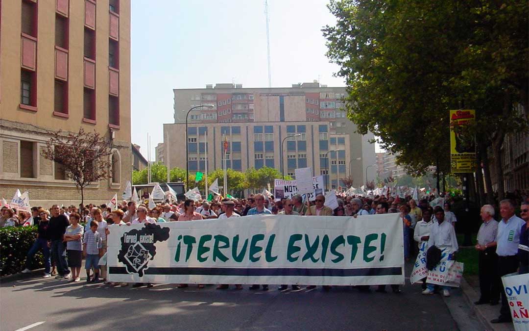 50.000 personas en la manifestación en Zaragoza en el año 2004./ Teruel Existe