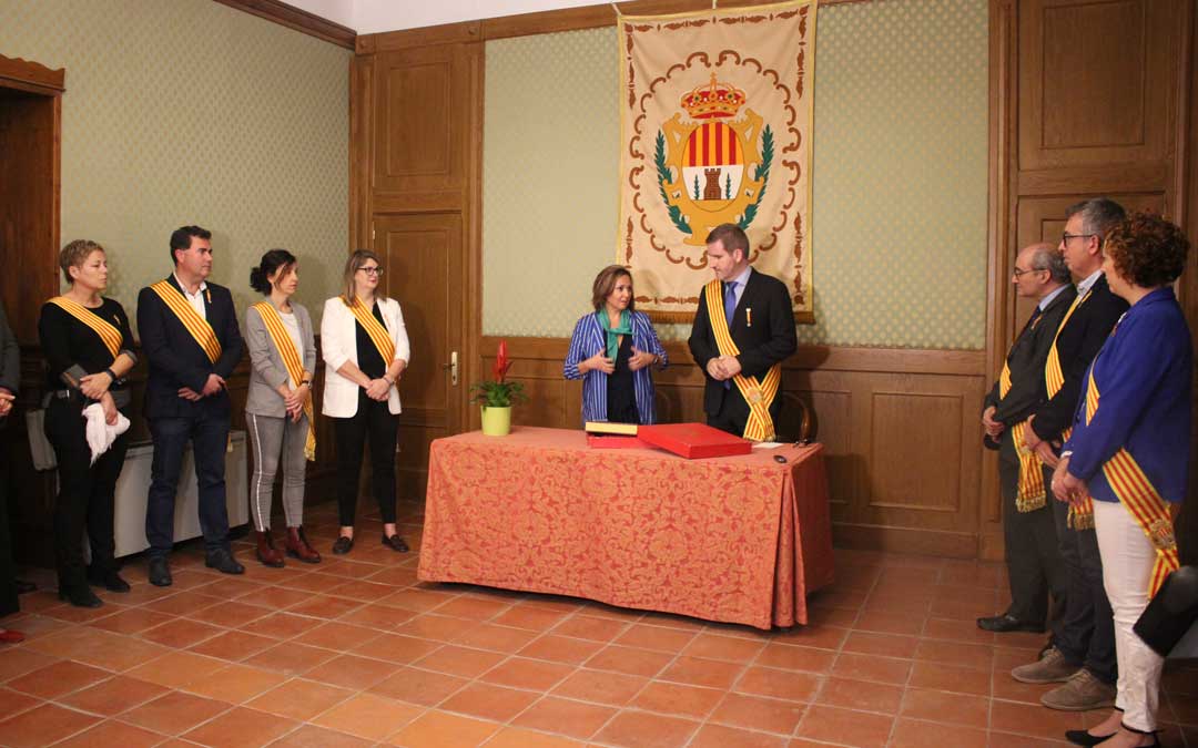 La consejera Mayte Pérez con la corporación municipal