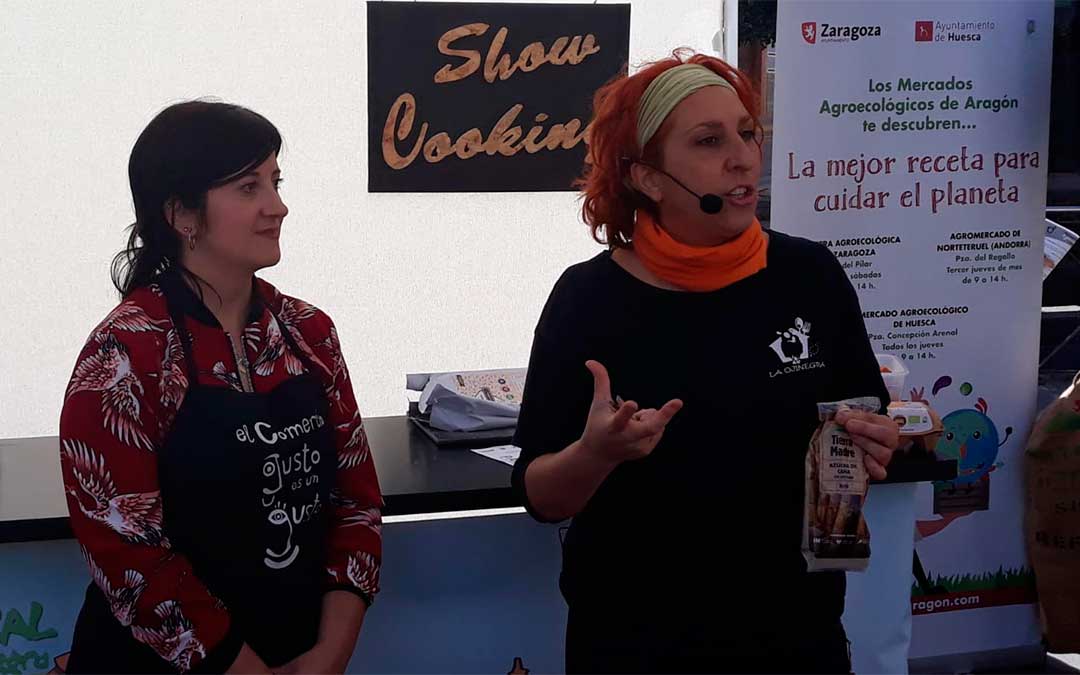 Cocina en directo de 'Los dulces aragoneses de Todos los Santos' en el Mercado agroecológico de Andorra.
