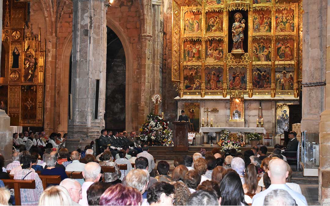 Misa del Pilar en el interior de la Colegiata de Caspe.