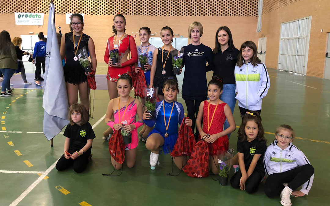 Las representantes del Patinaje Artístico Bajo Aragón que acudieron a Villamayor de Gállego