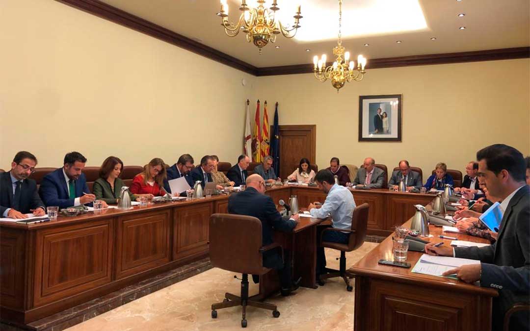 Pleno de la Diputación Provincial de Teruel celebrado este martes.