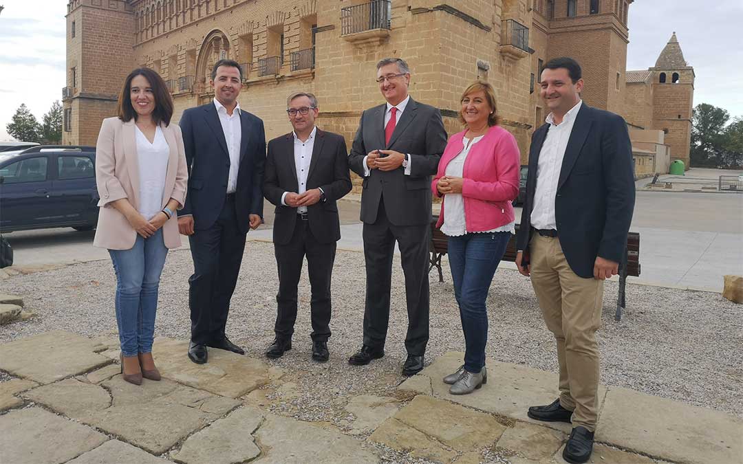 Los candidatos al Congreso y Senado por Teruel ayer en el Parador de Alcañiz./ Iulia Marinescu