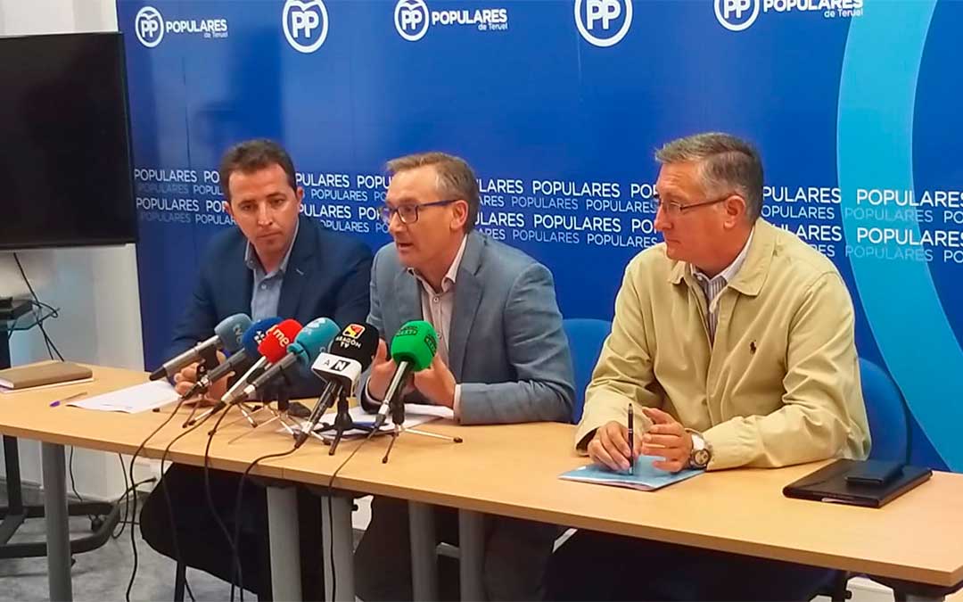 Alberto Herrero, Joaquín Juste y Manuel Blasco, este miércoles, en rueda de prensa / PP