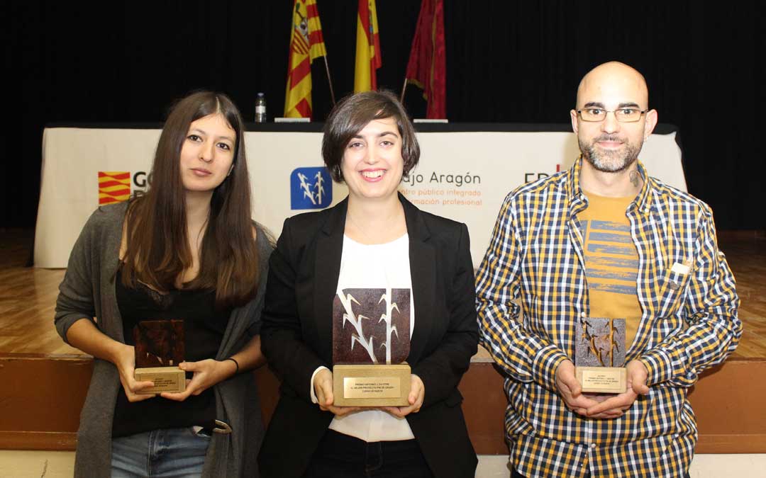 Los tres finalistas del IV Concurso Antonio Diestre. En el centro, Silvia Palacios, la ganadora./ Juan Francisco Zamora