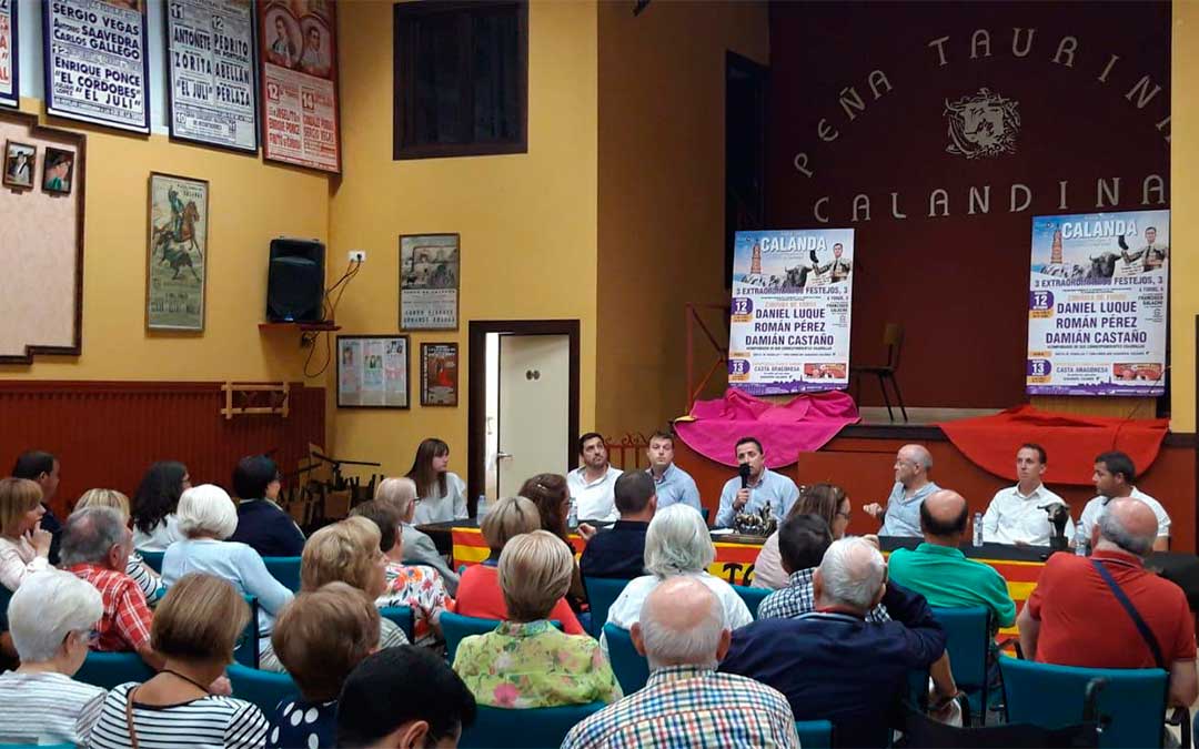La presentación de la corrida de toros y de los otros dos festejos tuvo lugar en la sede de la Peña Taurina de Calanda./ L.C.