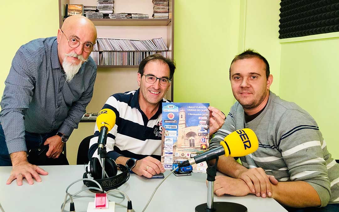Rafael Porcar, Roberto Royo-Villanova y Fran Poblador, del Club de coches Clásicos Caspe-Chiprana.