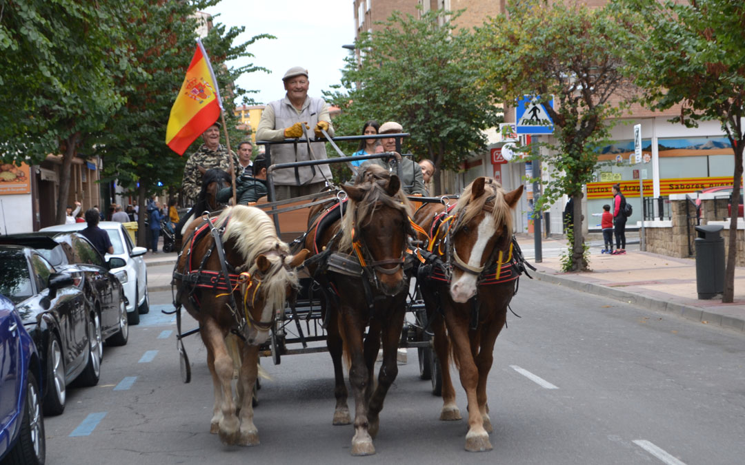 Varios carruajes desfilaron por Alcañiz