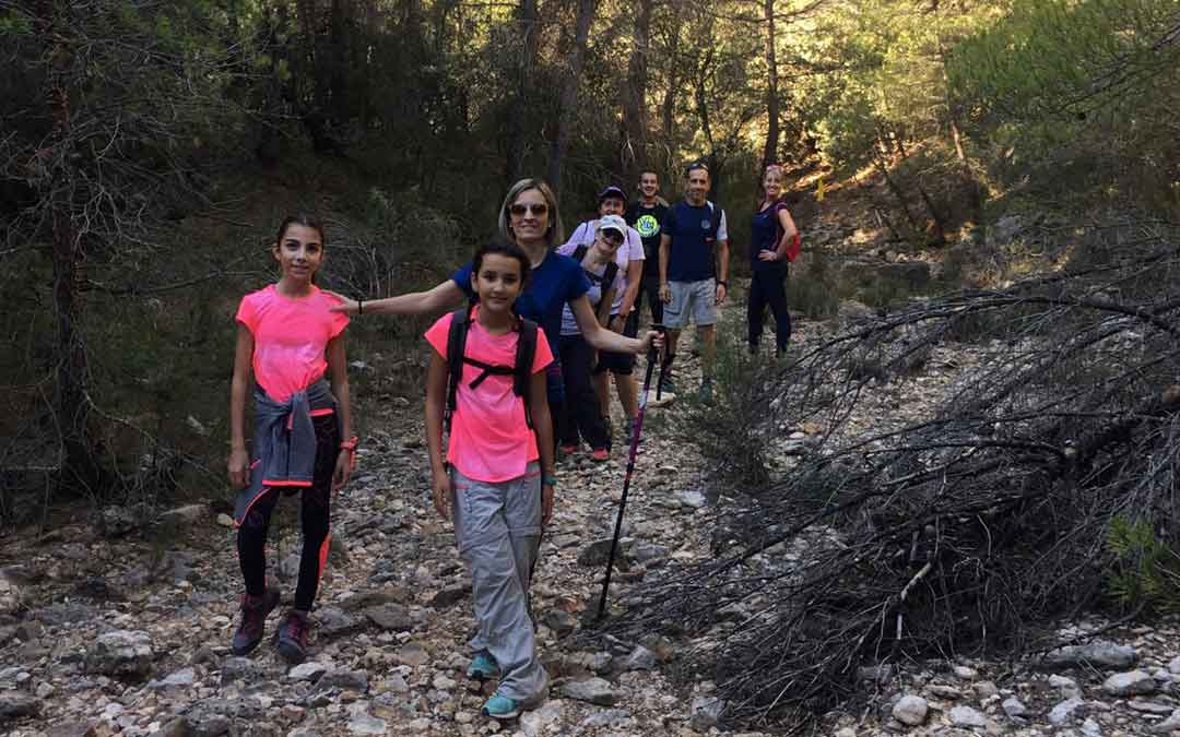 Algunos de los senderistas que participaron en la cita celebrada en Seno