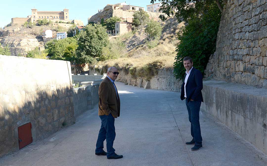 Ignacio Urquizu y Javier Baigorri han visitado este semana los trabajos terminados en el 'Cantón de la Loba' de Alcañiz.