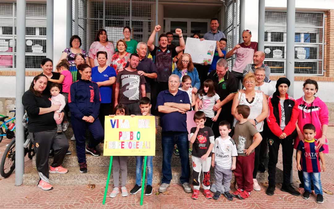 El colegio de Las Barriadas de Utrillas ha parado por la España vaciada.