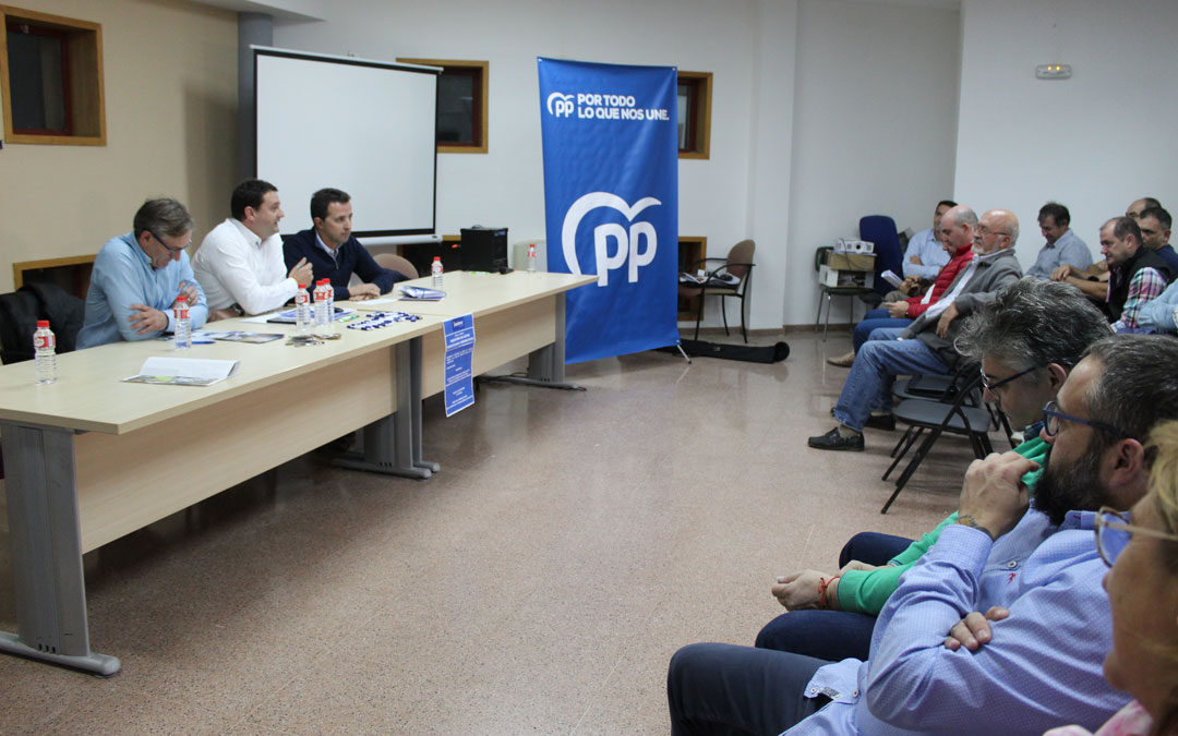 Joaquín Juste, Miguel Ángel Estevan y Alberto Herrero, en el encuentro con el sector agrícola y cooperativista. / B. Severino
