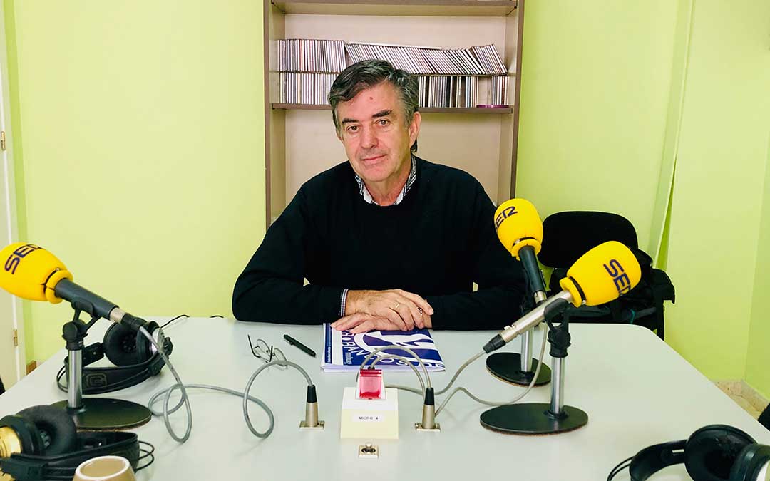 Arturo Iruretagoyena es voluntario del Banco de Alimentos de Zaragoza.