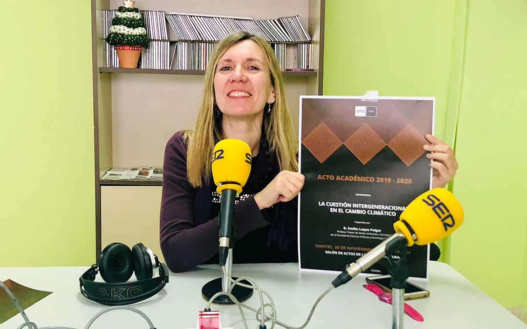 Merche Catalán es secretaria de la delegación de UNED Caspe